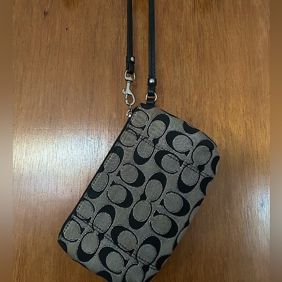 Vintage coach wrist bag - Picture 2 of 4